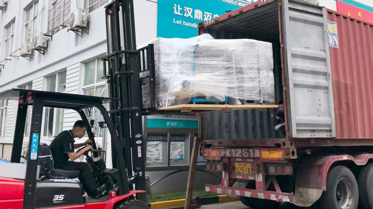 漢鼎7月發(fā)貨信息-????70+50擠出機(jī)??和??100+50擠出機(jī)??（配備搖盤扎帶系統(tǒng)）